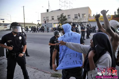 洛杉矶种族骚乱事件:92年美国洛杉矶种族骚乱死伤2000人：黑人和韩国人街头枪战