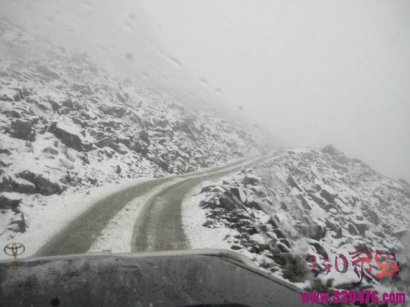 小时候的灵异事件:夏天山上迷路突然下雪，遇到逝者樵夫指路逃过一劫