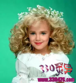 震惊美国的童星JonBenet Ramsey（琼贝妮特·拉姆齐）虐杀案，6岁女孩死在地下室，全家成嫌疑人！